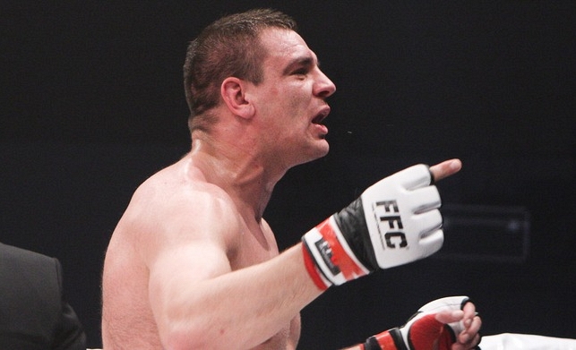 Thompson announces match against Delija